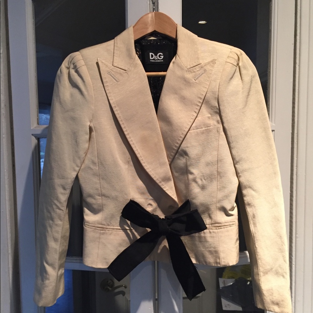 D&G Dolce & Gabbana pale yellow blazer. Size 40 (4